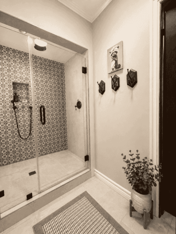 Bathroom shower with patterned accent tile