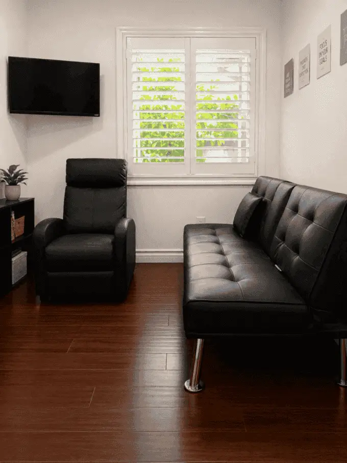 Calm therapeutic lounge designed to minimize triggers